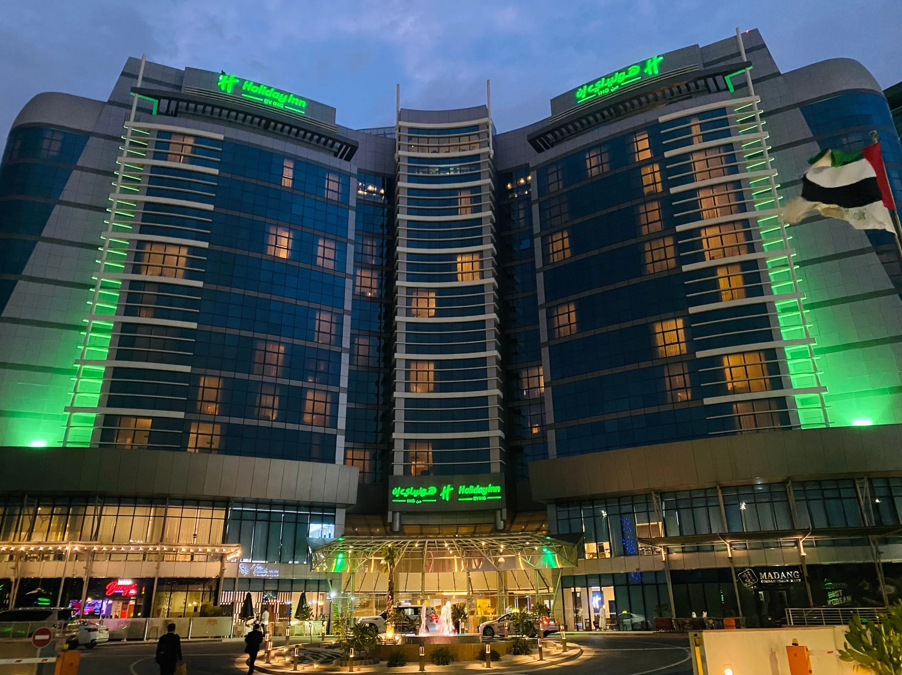 Holiday Inn Abu Dhabi von außen